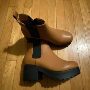 NWOT tan platform chelsea boots